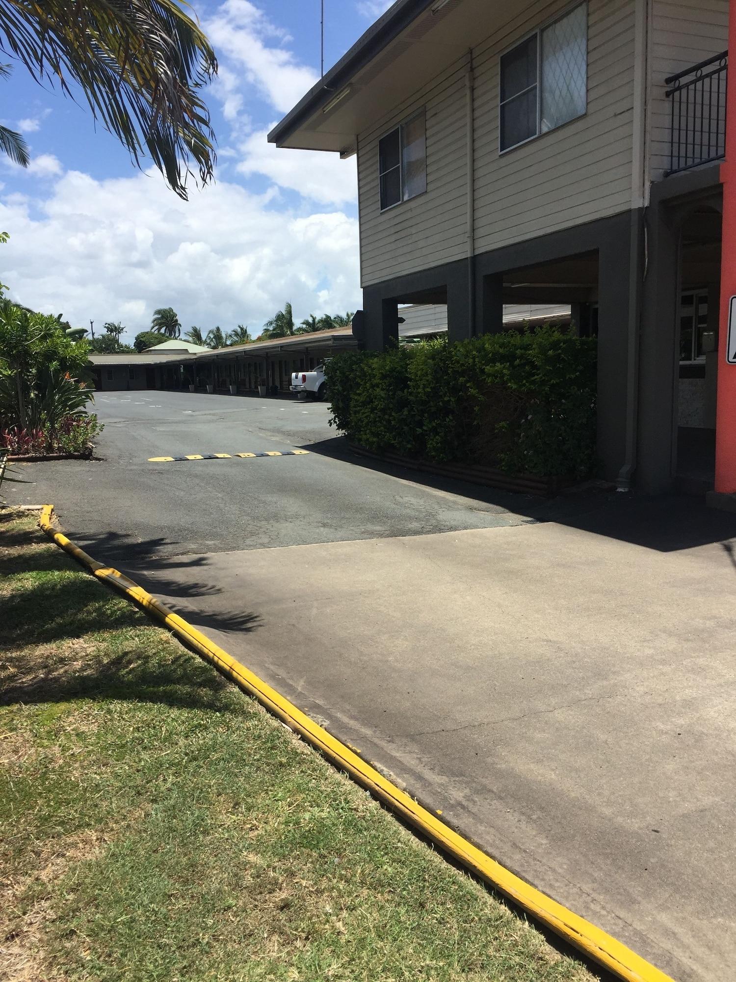 Country Plaza Motor Inn Mackay Buitenkant foto