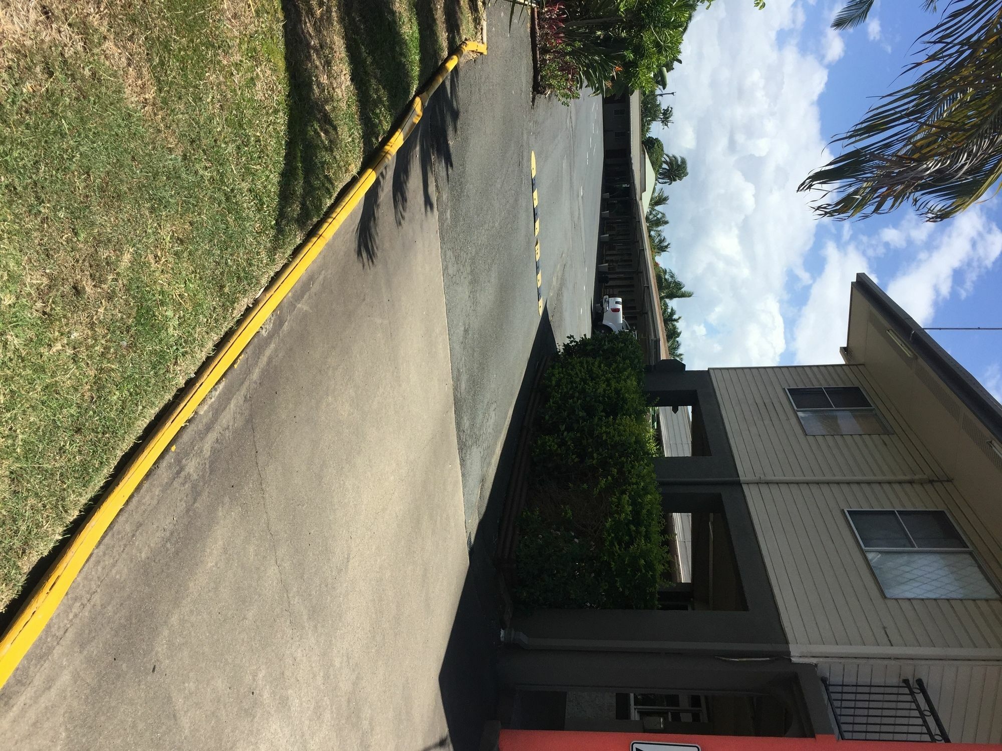 Country Plaza Motor Inn Mackay Buitenkant foto